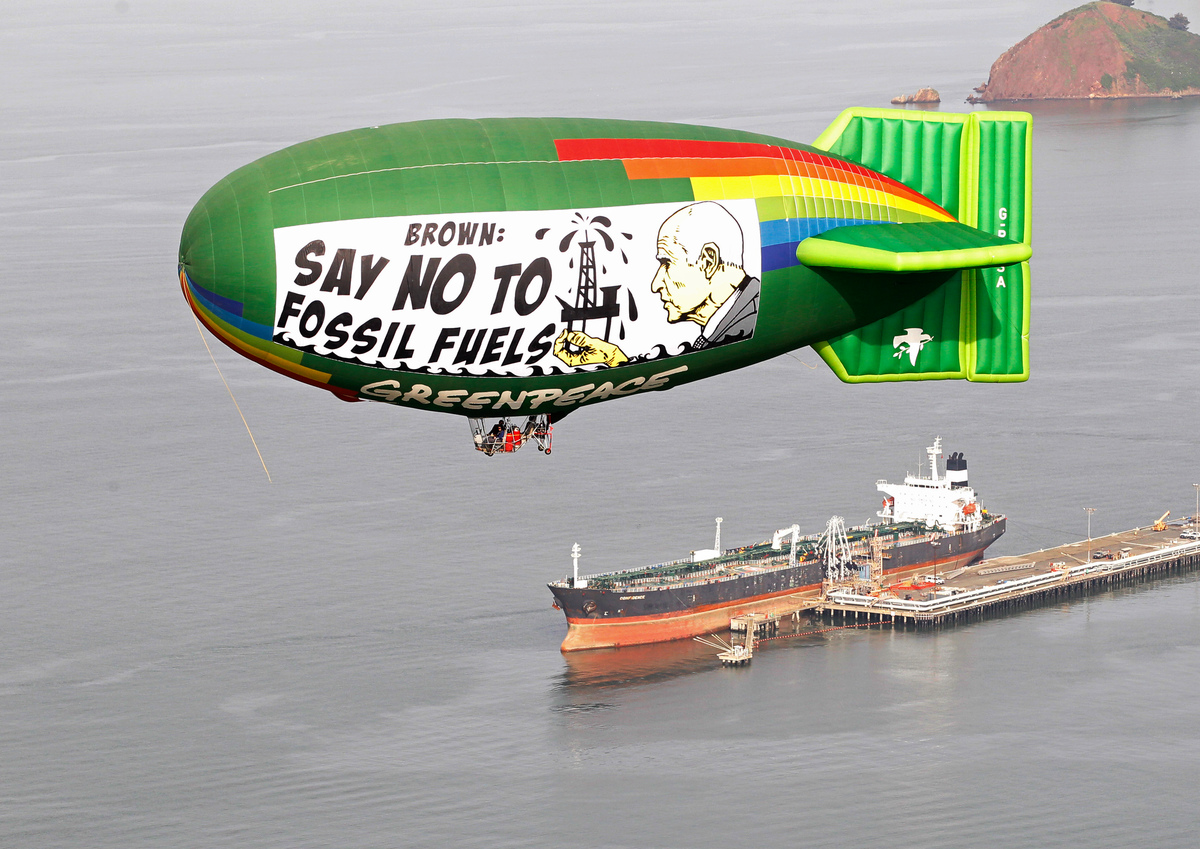 Airship Message for Governor Brown in San Francisco