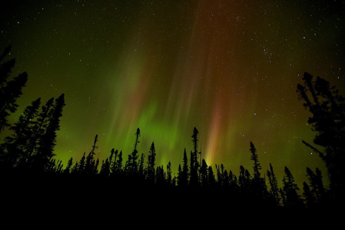 Northern Lights with illuminated sky © Markus Mauthe / Greenpeace