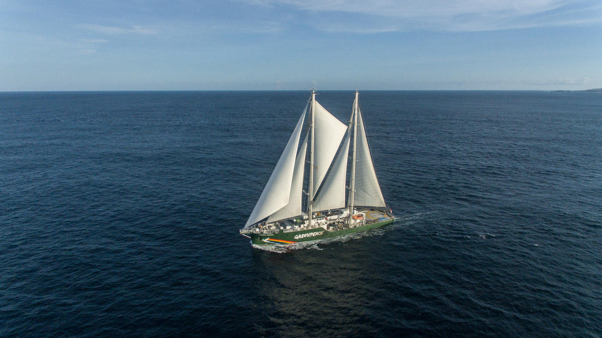 Rainbow Warrior Sailing in Bali. © Bagus Windhi Santika / Greenpeace