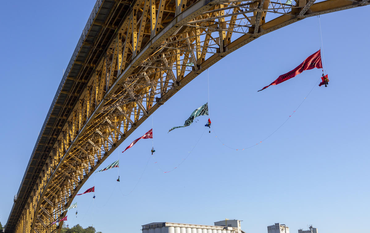 Bridge Blockade in Vancouver © Greenpeace / Tim Aubry