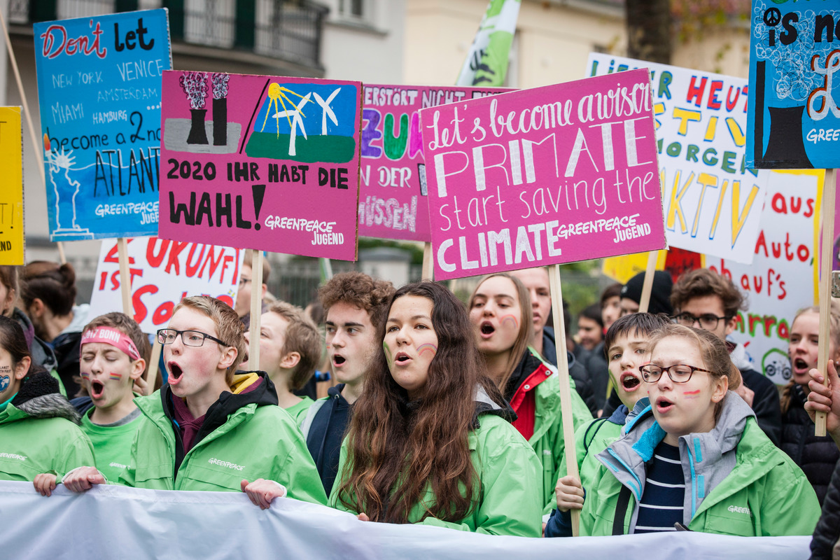 Kids for Earth Demonstrate at COP23 in Bonn © Bernd Lauter / Greenpeace
