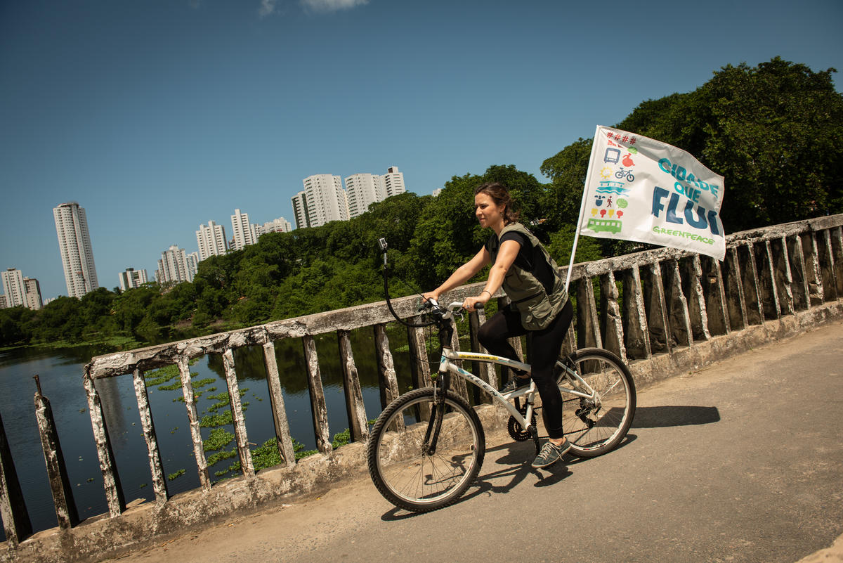 Luiza Lima, Greenpeace Brazil Climate and Energy Campaigner, in World Car Free Day in Recife, Brazil © Eric Gomes / Greenpeace