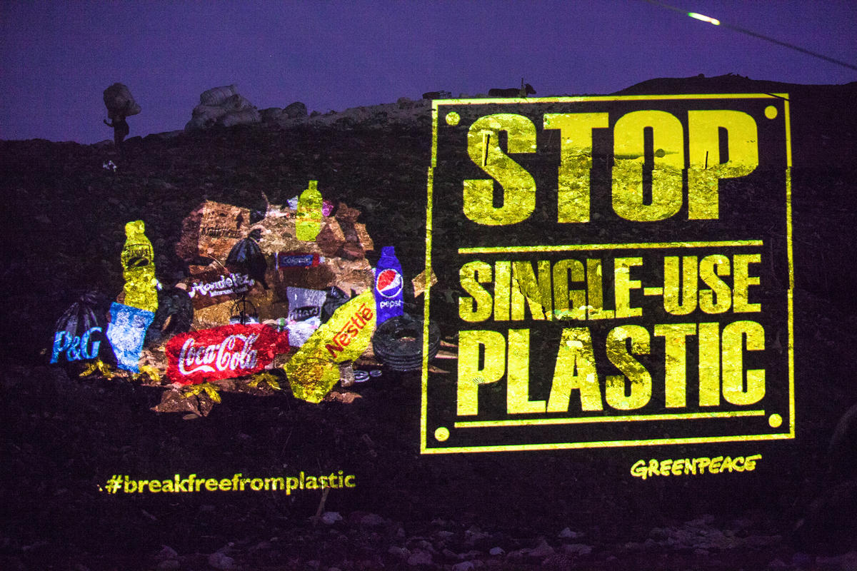 Single Use Plastic Projection © Jurnasyanto Sukarno / Greenpeace