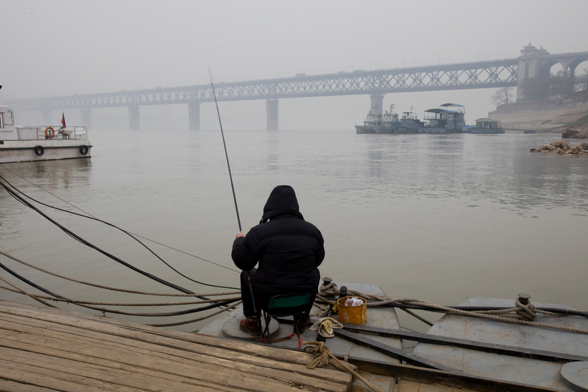 Fishing in Yangtze River © Lu Guang / Greenpeace © Lu Guang / Greenpeace Fishing in Yangtze River © Lu Guang / Greenpeace © Lu Guang / Greenpeace