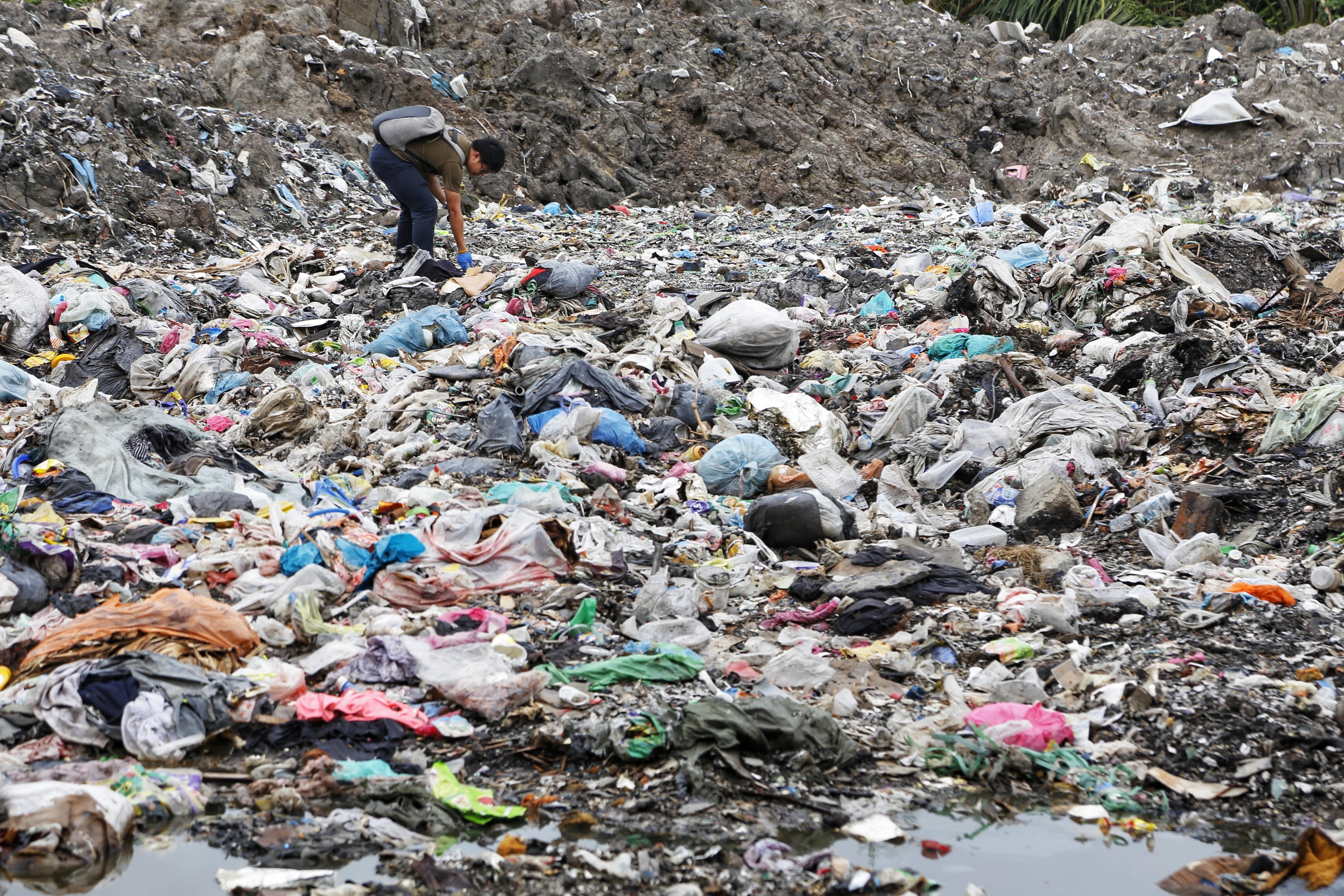 Plastic waste dumped in Malaysia © Greenpeace