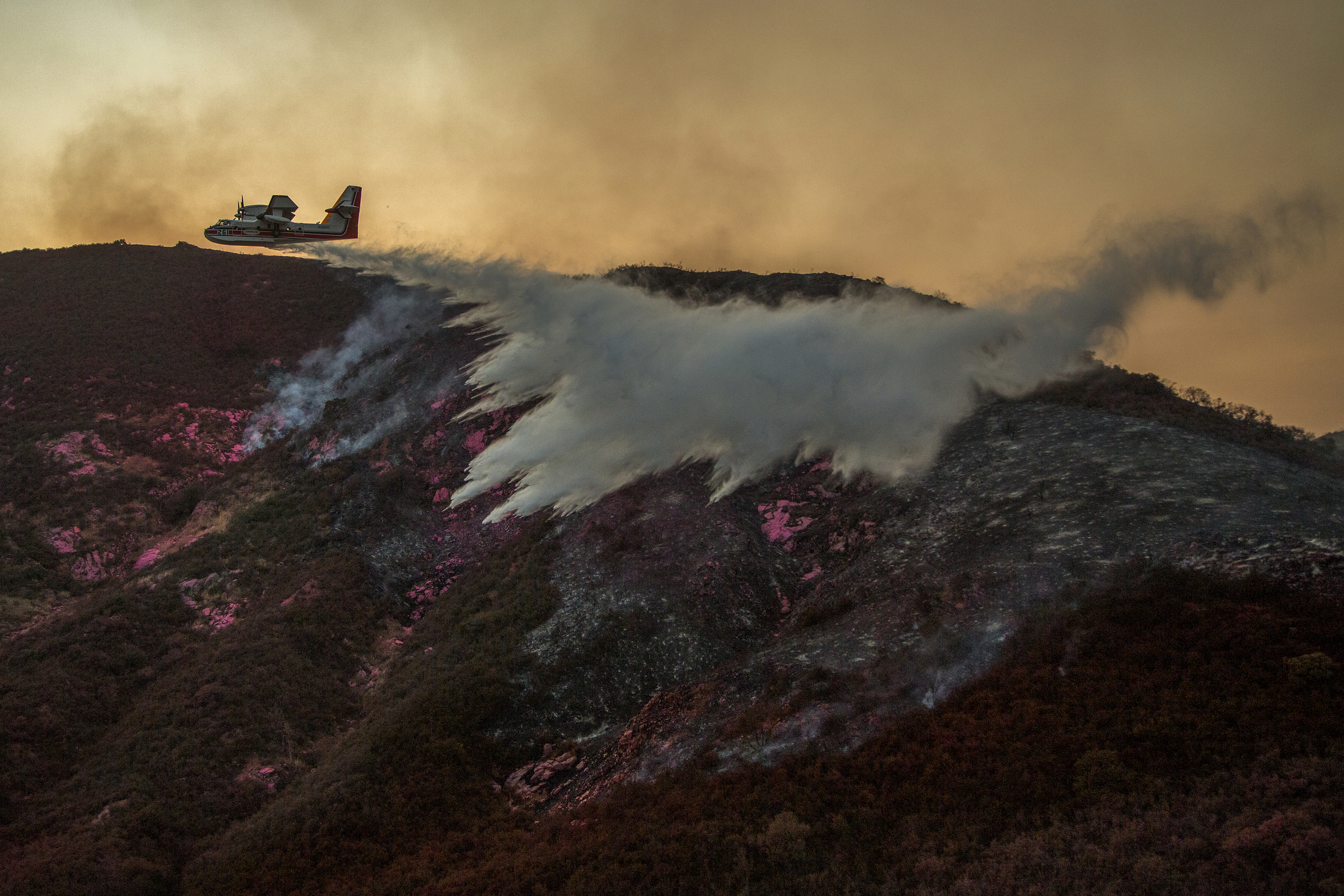 California Holy Wild Fire © David McNew / Greenpeace California Holy Wild Fire © David McNew / Greenpeace