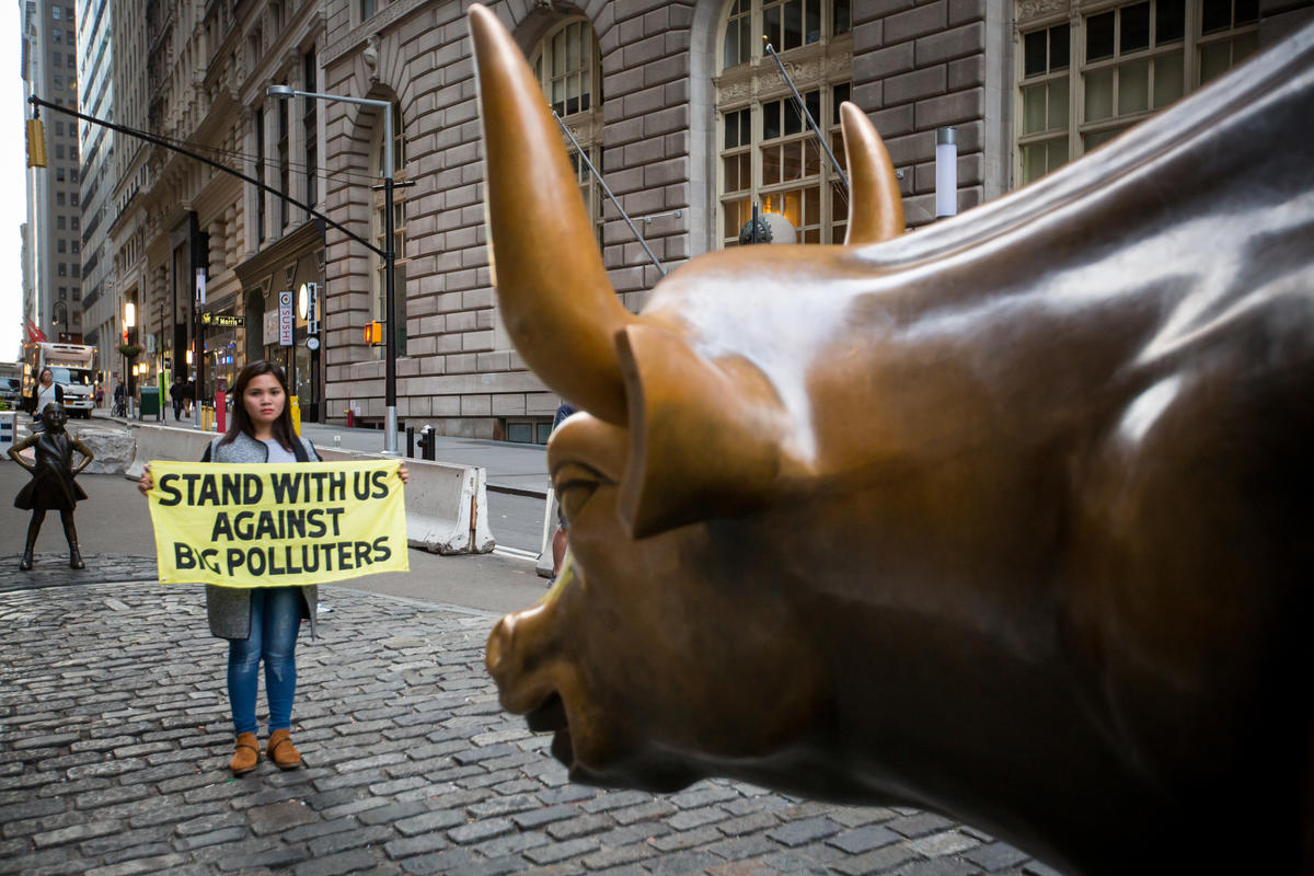 Standing Up to Big Oil and Gas on Wall Street in New York. © Michael Nagle