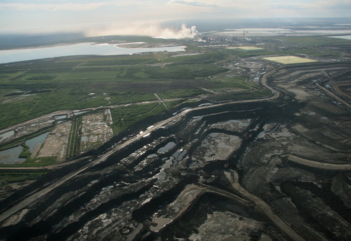 An Open-Pit Mine at the Alberta Tar Sand © Greenpeace / E M © Greenpeace / E M An Open-Pit Mine at the Alberta Tar Sand © Greenpeace / E M © Greenpeace / E M