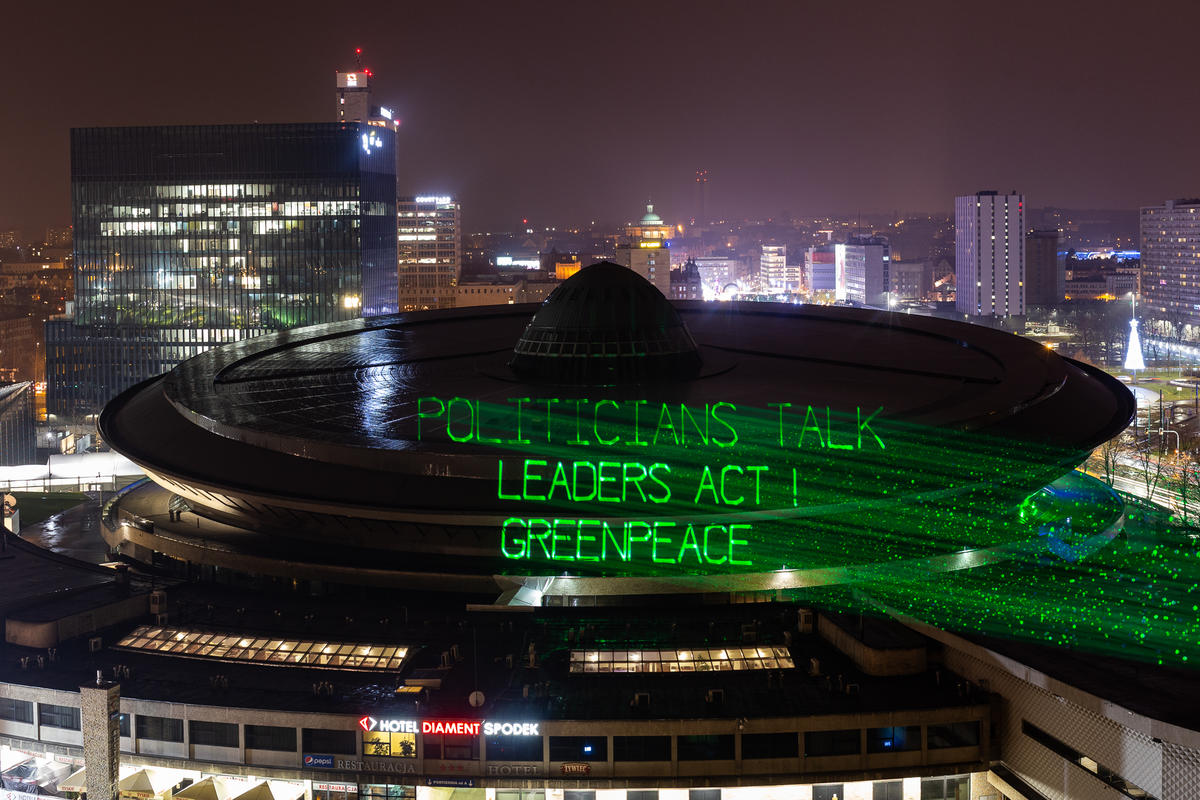 Laser Projection on the COP24 Venue in Poland © Konrad Konstantynowicz / Greenpeace
