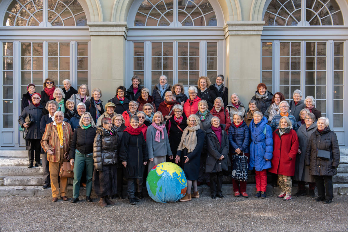 Senior Women Vote for Climate Protection © Greenpeace / Piero Good