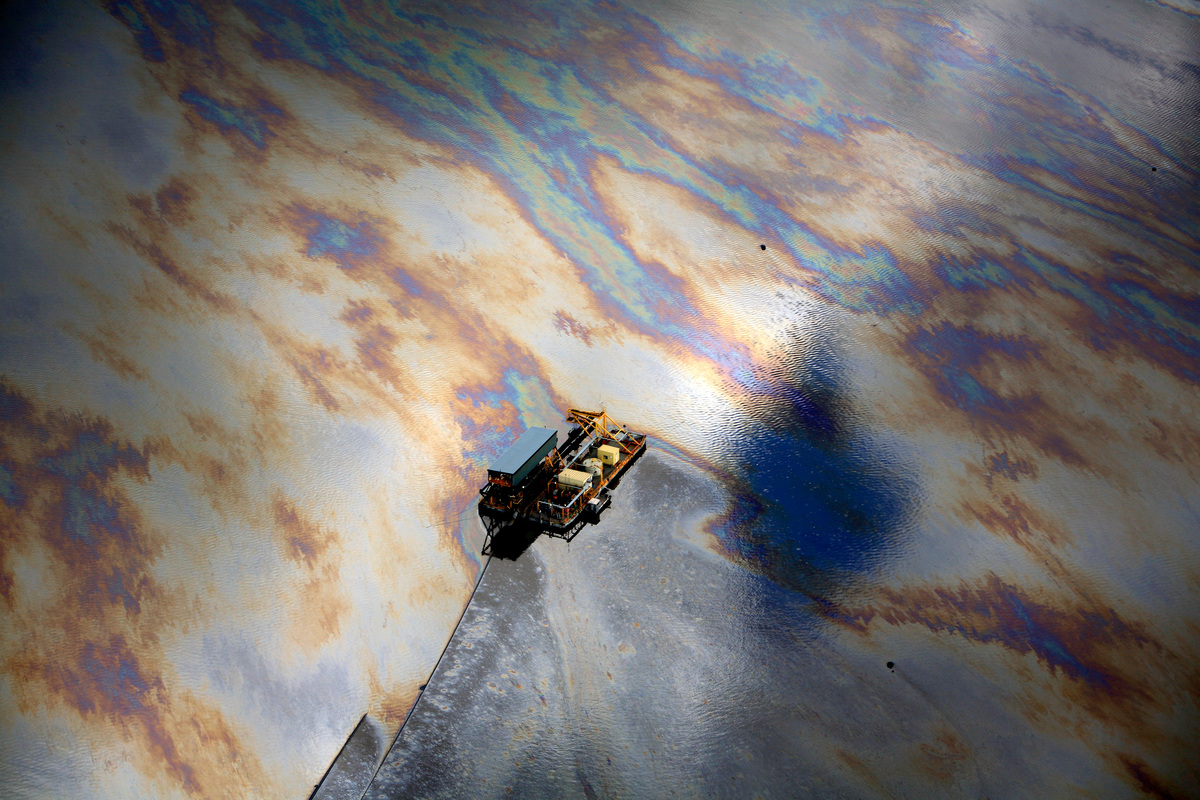 Aerial view of oily surface, Alberta Tar sands © Jiri Rezac / Greenpeace