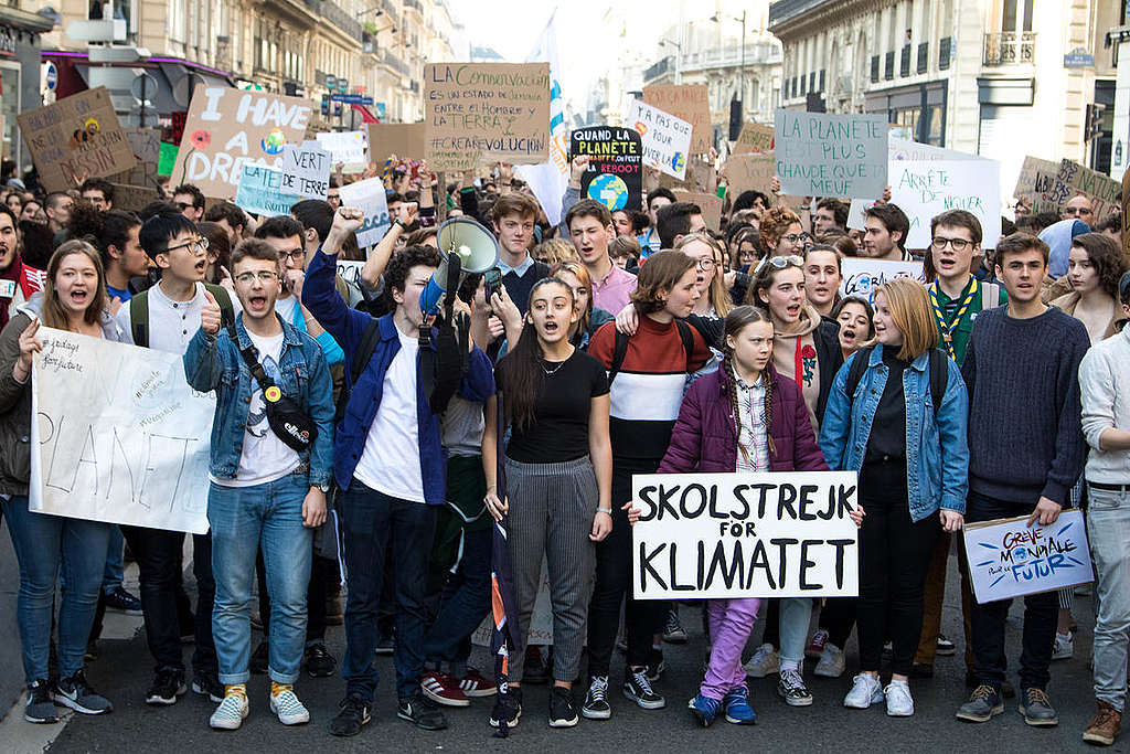 Greta Thunberg Leads Student March for Climate in Paris © Elsa Palito / Greenpeace
