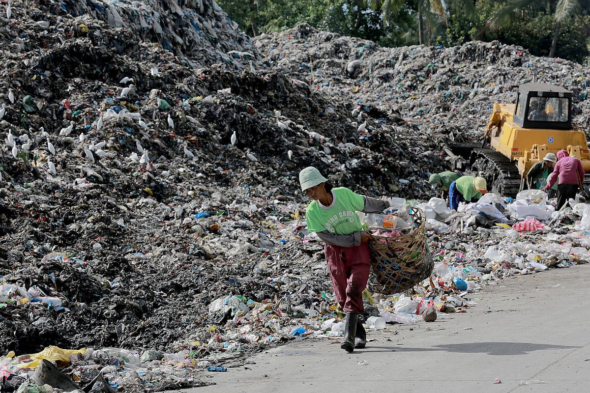 Plastic Waste Dump in Dumaguete, Philippines. © Anonymous