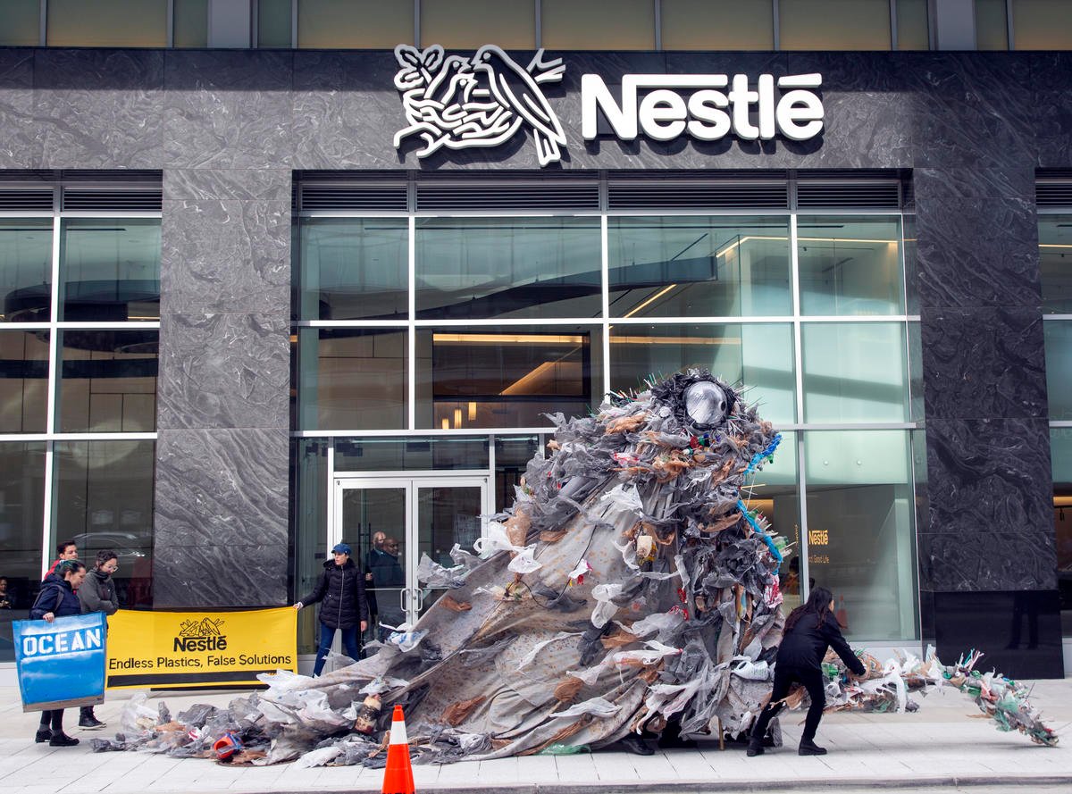 Plastic Monster Visits Nestlé in Virginia. © Tim Aubry / Greenpeace