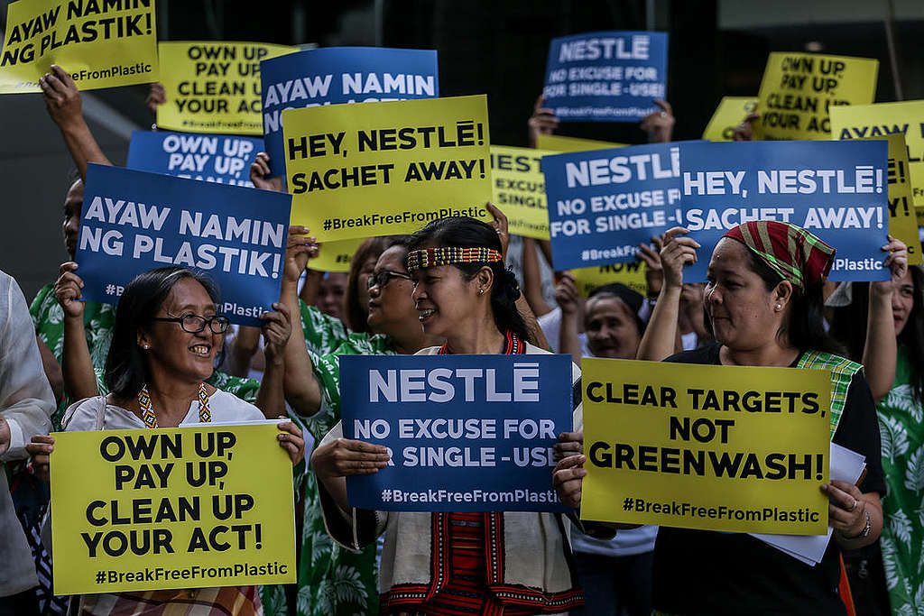 Activists March at Nestle HQ in the Philippines. © Basilio H. Sepe / Greenpeace Activists March at Nestle HQ in the Philippines. © Basilio H. Sepe / Greenpeace