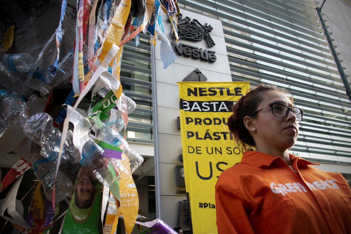 Plastic Monster Action at Nestle' Headquarters in Mexico. © Alejandro Pai / Greenpeace