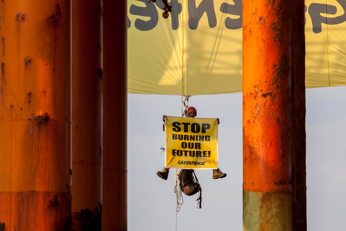 Stop Fossil Fuel Action in Sicily, Italy. © Francesco Alesi / Greenpeace