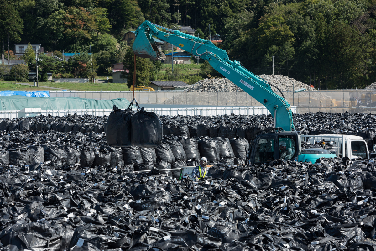 Nuclear Waste in Prefecture Fukushima. © Christian Åslund / Greenpeace