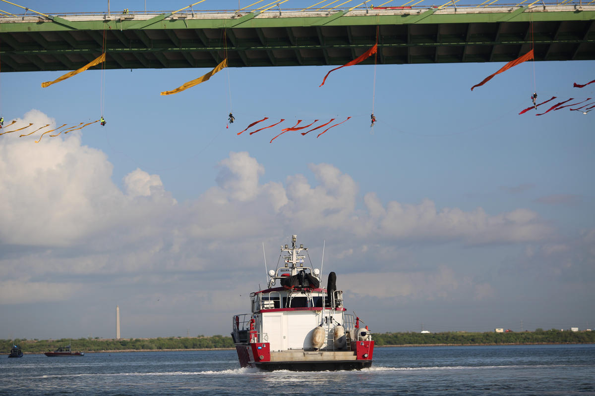 Greenpeace Activist Blockade. © Greenpeace Greenpeace Activist Blockade. © Greenpeace