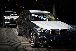 Protest against SUVs in Bremerhaven. © Chris Grodotzki / Greenpeace