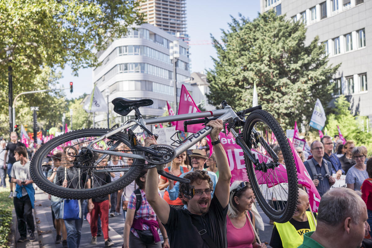 #aussteigen Demonstration and Bike Ride in Frankfurt am Main. © Kevin McElvaney / Greenpeace