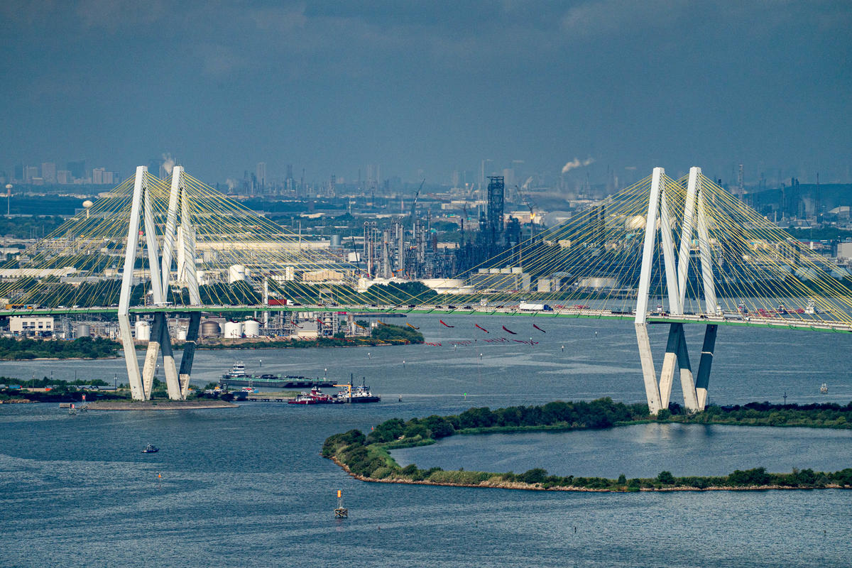 Aerial View of Bridge Blocckade. © Greenpeace Aerial View of Bridge Blocckade. © Greenpeace
