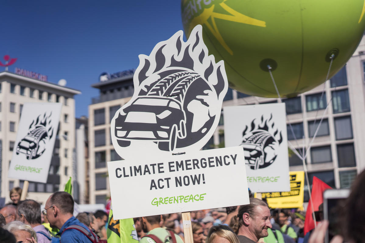 #aussteigen Demonstration and Bike Ride in Frankfurt am Main. © Kevin McElvaney / Greenpeace