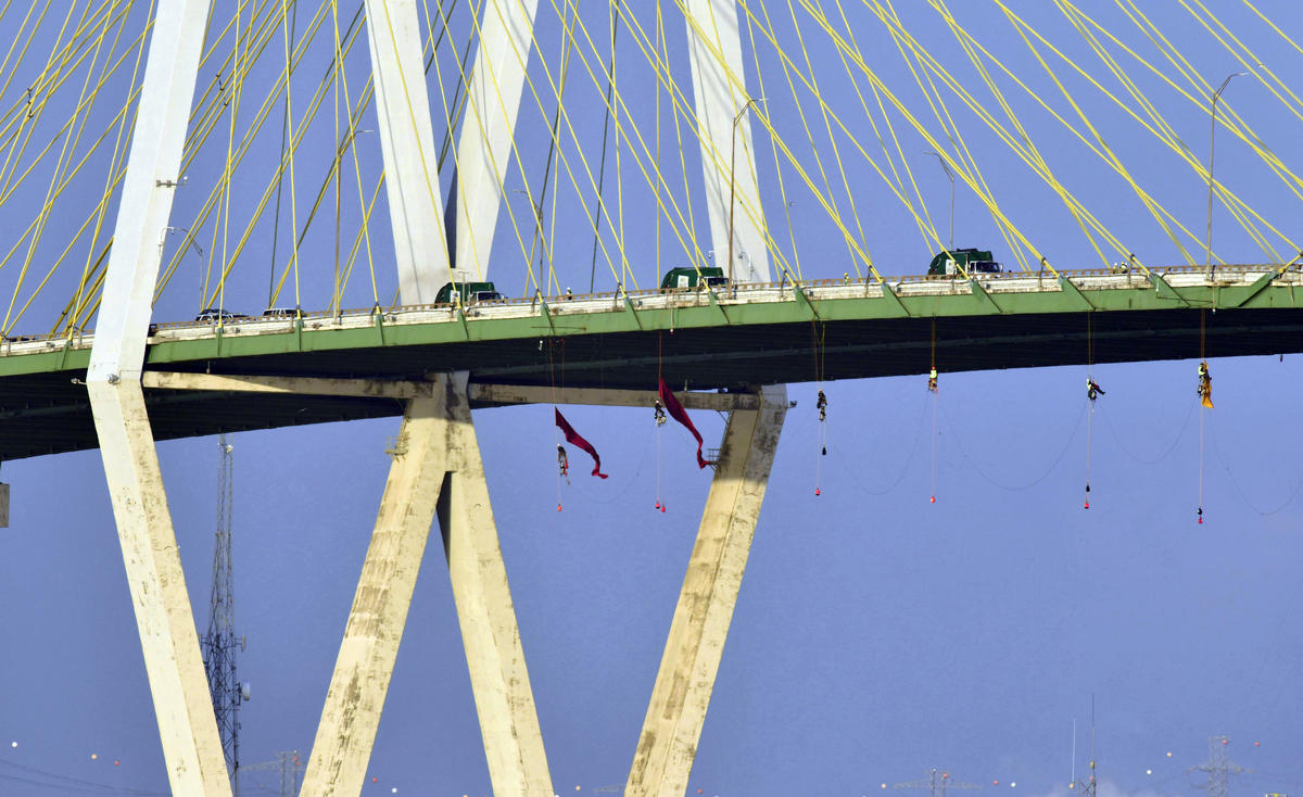 Greenpeace Activist Blockade. © Anonymous / Greenpeace