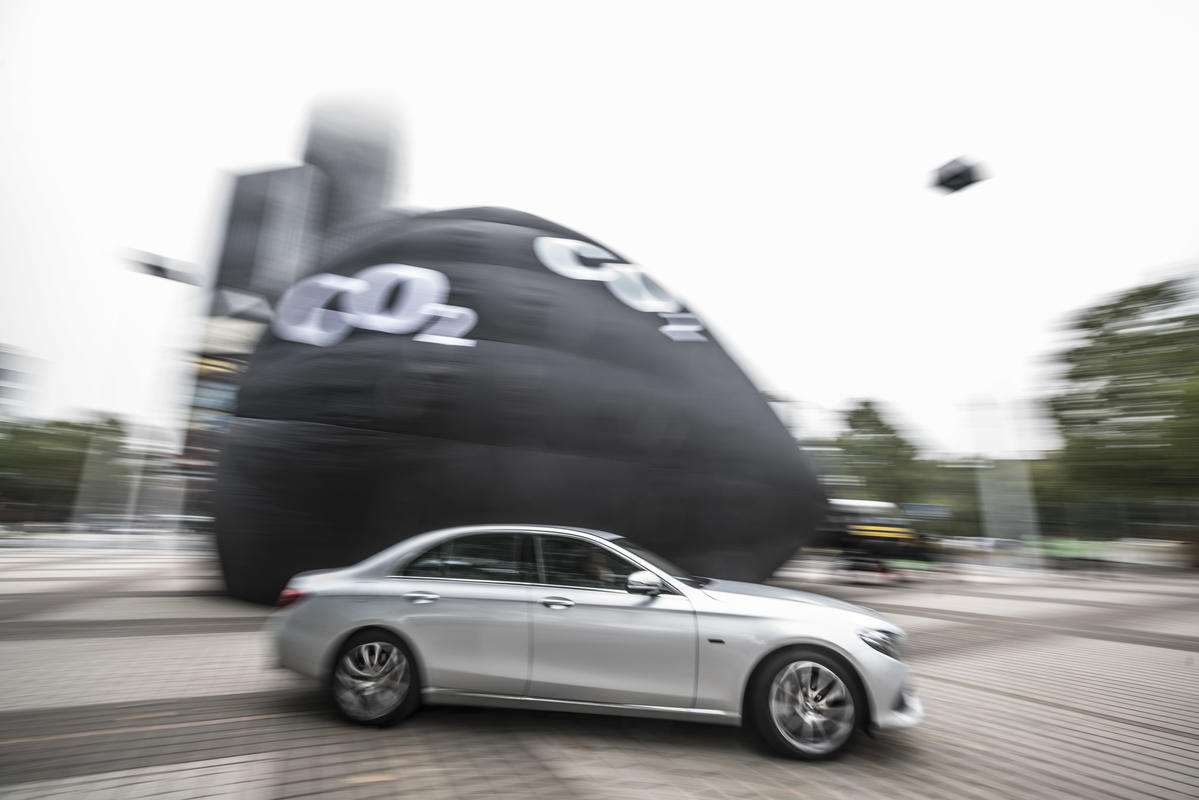 Protest with Monster Truck at the IAA in Frankfurt. © Bernd Lauter / Greenpeace