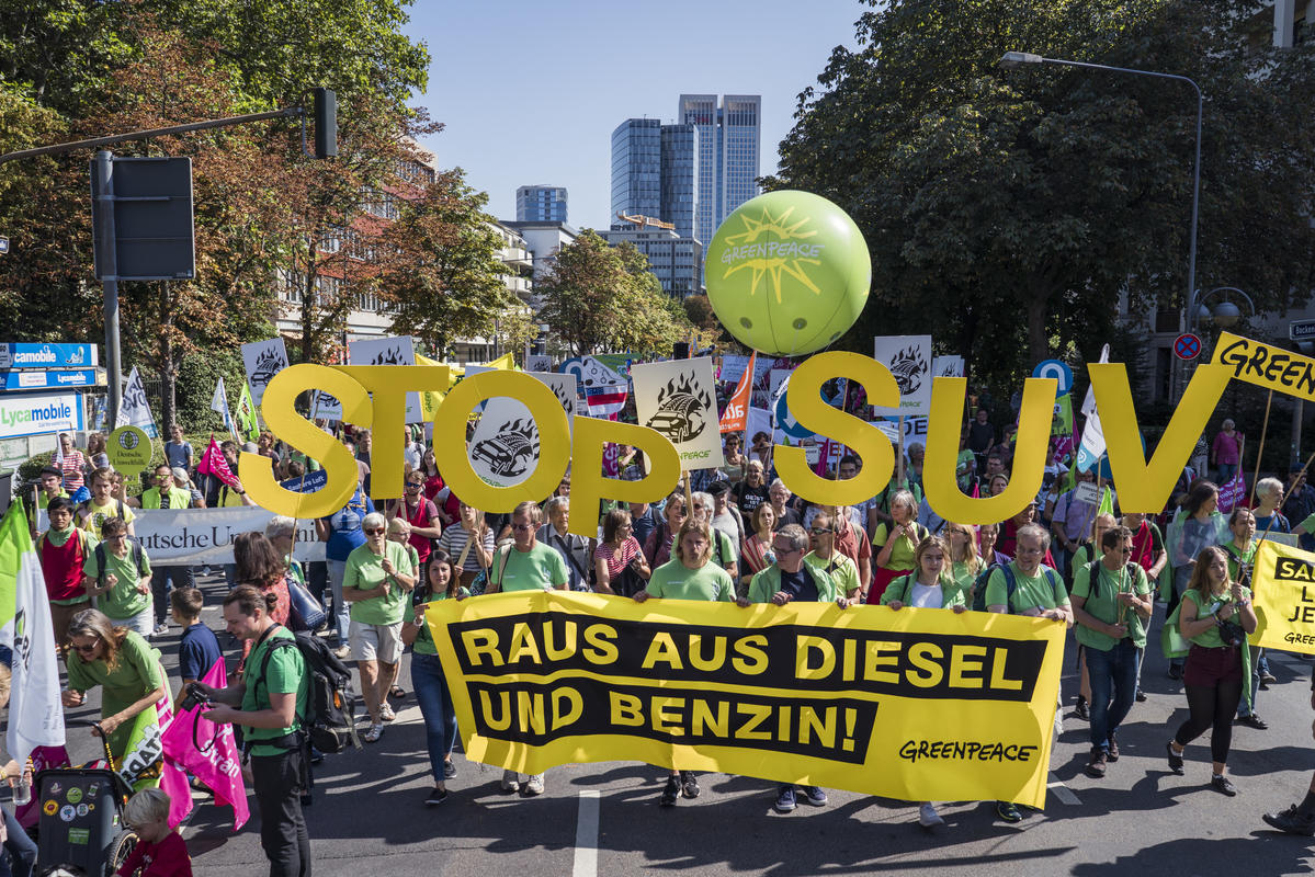 #aussteigen Demonstration and Bike Ride in Frankfurt am Main. © Kevin McElvaney / Greenpeace