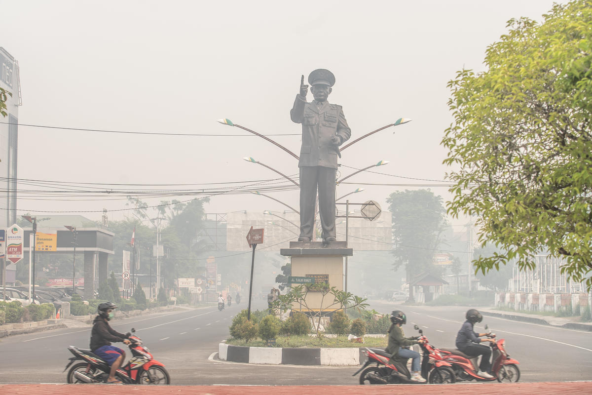 Haze in C. Kalimantan. © Jurnasyanto Sukarno / Greenpeace Haze in C. Kalimantan. © Jurnasyanto Sukarno / Greenpeace