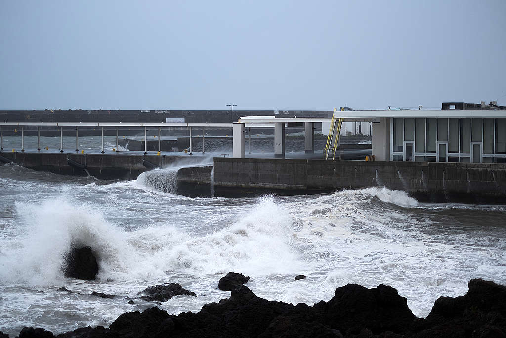 Waves break on the shore of the ferry terminal of Madalena, on the Pico Island © LINO BORGES/AFP via Getty Images Waves break on the shore of the ferry terminal of Madalena, on the Pico Island © LINO BORGES/AFP via Getty Images