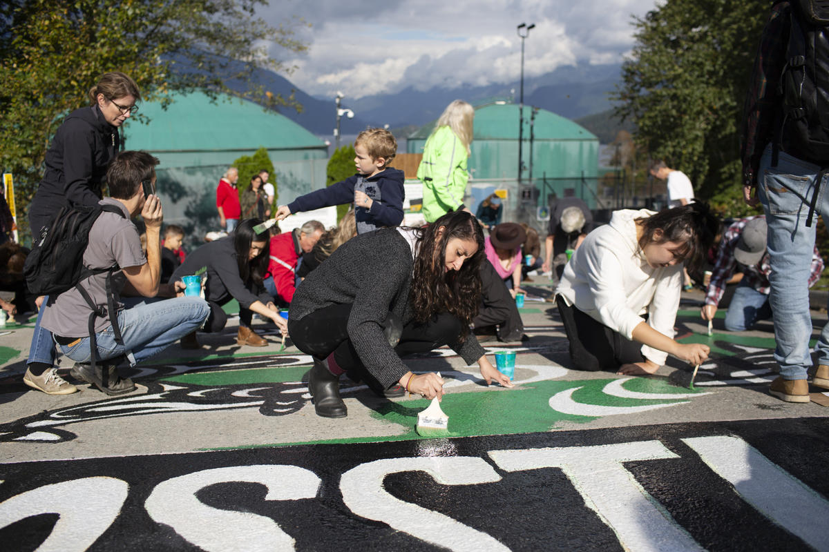 Arts for the Climate, West Ridge Marine Terminal in Canada. © Amy Romer / Greenpeace Arts for the Climate, West Ridge Marine Terminal in Canada. © Amy Romer / Greenpeace