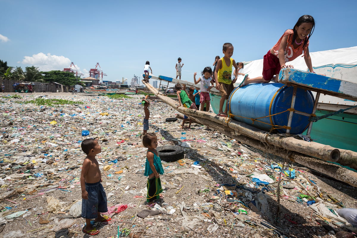 Plastic Waste at Manila Bay Beaches. © Daniel Müller / Greenpeace