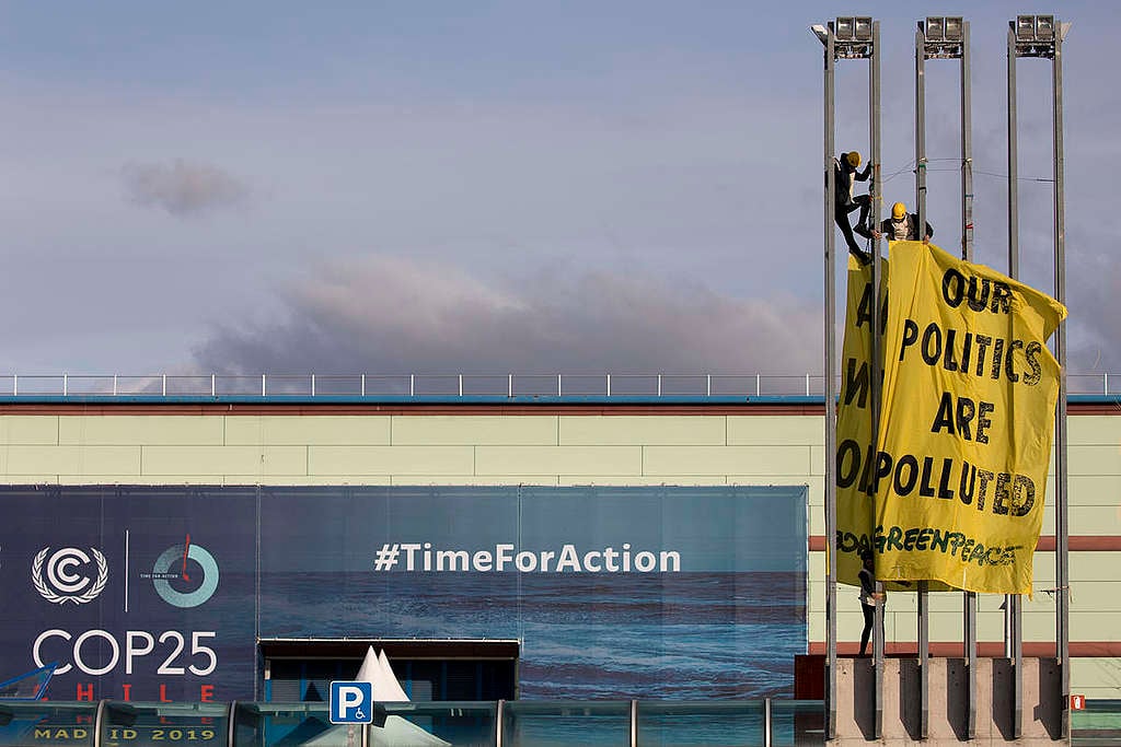 Banner Action at COP 25 in Madrid © Pablo Blazquez / Greenpeace
