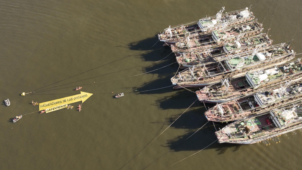 Activists Expose Destructive Fishing Vessels in the South Atlantic. © Fernando Garcia / Greenpeace Activists Expose Destructive Fishing Vessels in the South Atlantic. © Fernando Garcia / Greenpeace