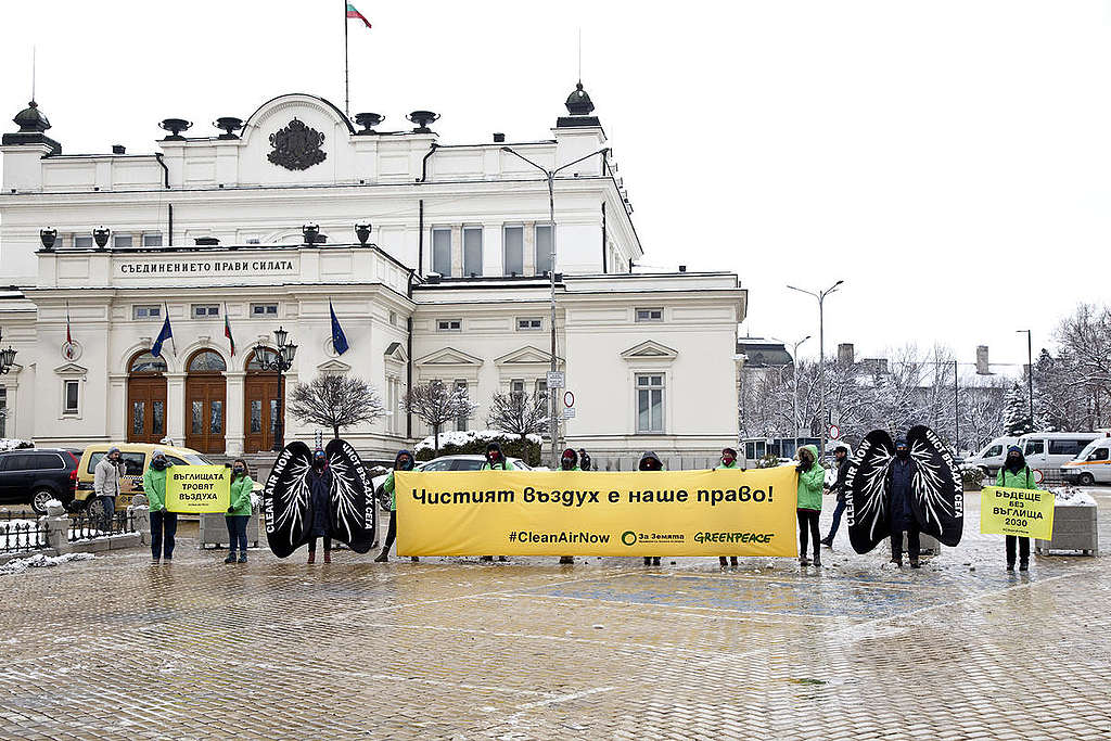 Clean Air Now Action in Sofia, Bulgaria. © Ivan  Donchev / Greenpeace