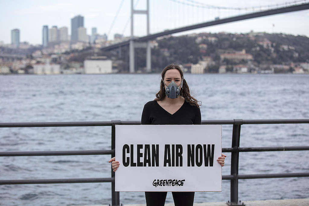 Clean Air Now Action in Istanbul. © Greenpeace