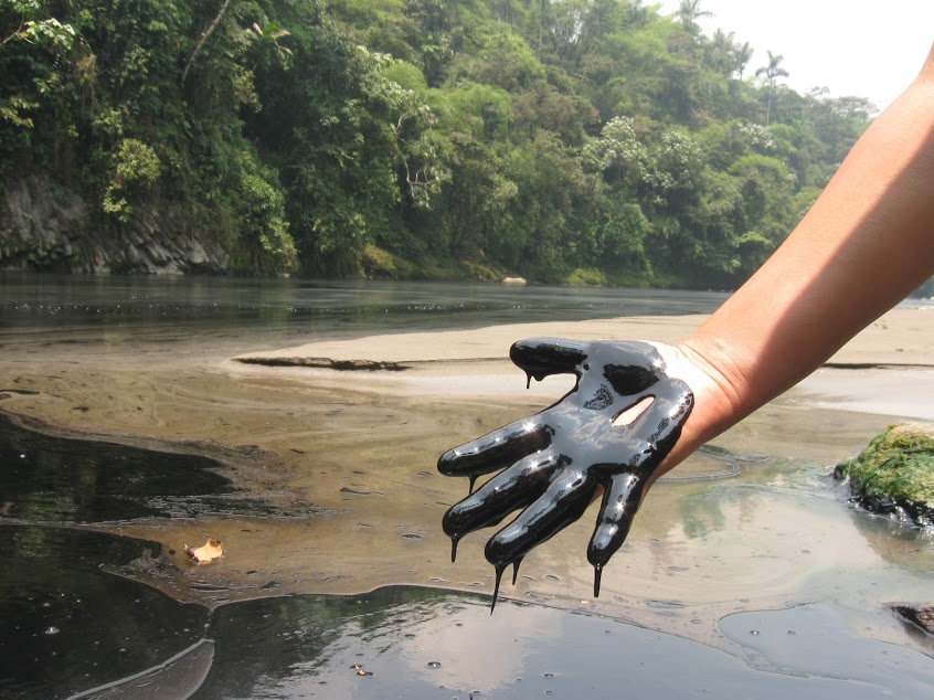 Oil polluting Ecuador's rivers. © Amazon Watch