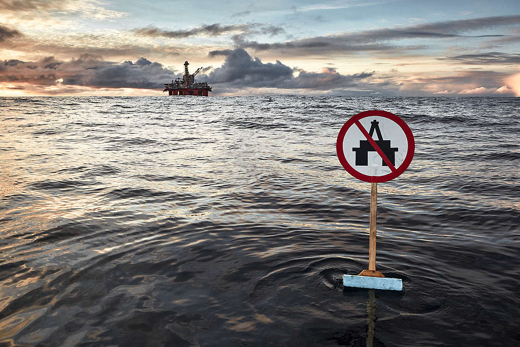 MY Arctic Sunrise at OMV Drilling Platform. © Mitja  Kobal / Greenpeace