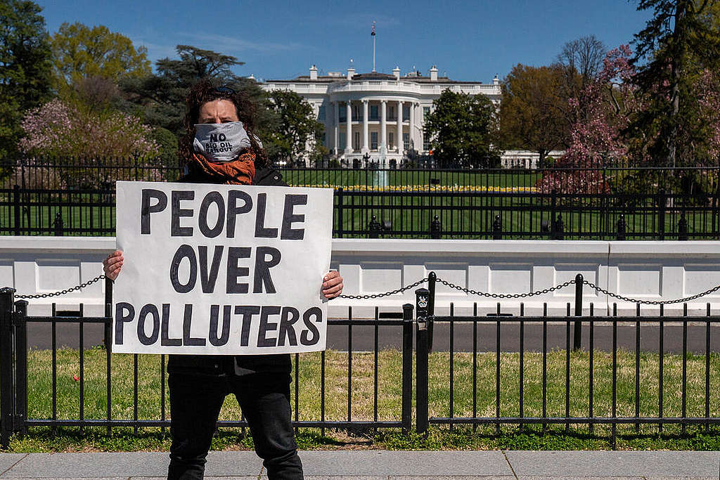 White House Oil Executives Meeting Protest in Washington D.C. © Anonymous / Greenpeace © Anonymous / Greenpeace White House Oil Executives Meeting Protest in Washington D.C. © Anonymous / Greenpeace
