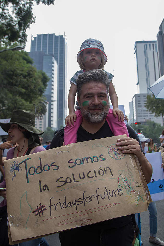 Global Climate Strike March in Mexico. © Ilse Huesca Vargas / Greenpeace Global Climate Strike March in Mexico. © Ilse Huesca Vargas / Greenpeace