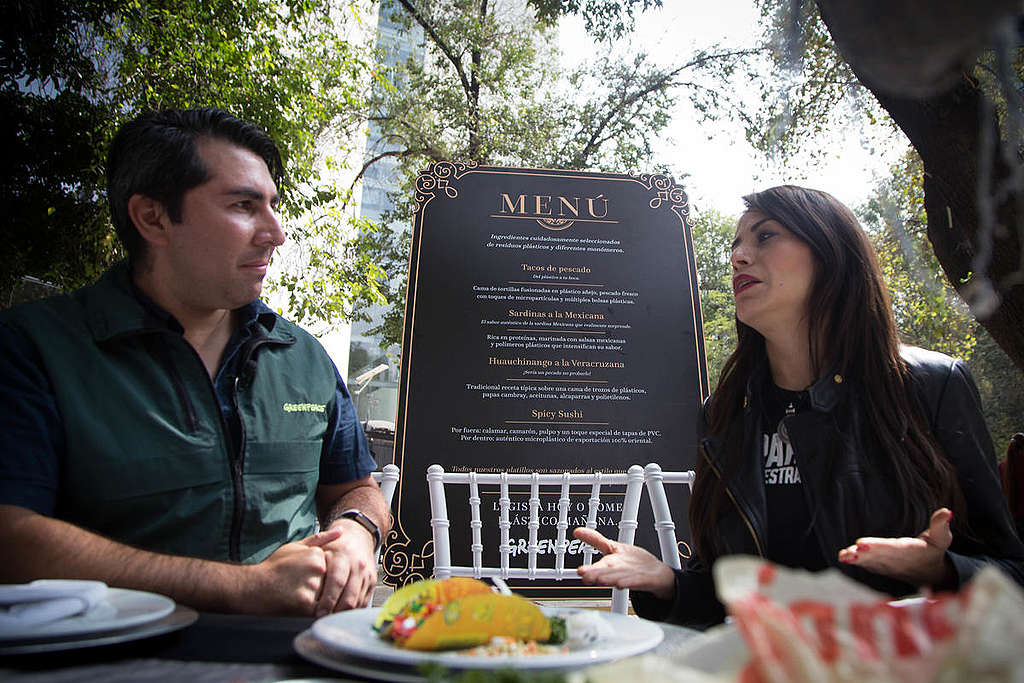 Plastic Banquet at the Senate of the Republic in Mexico. © Ilse Huesca Vargas / Greenpeace Verónica Delgadillo, Senator of the Citizens’ Movement political party (R) meets Miguel Rivas, Greenpeace Oceans campaigner (L). Greenpeace organises a banquet outside the Senate of the Republic in Mexico City, to raise awareness on plastic and microplastic pollution. Various creative and colourful dishes made out of plastic waste items are displayed on a buffet table. The activists demand that the Mexican legislators act to stop the plastic contamination.Plastic Banquet at the Senate of the Republic in Mexico. ©Ilse Huesca Vargas / Greenpeace