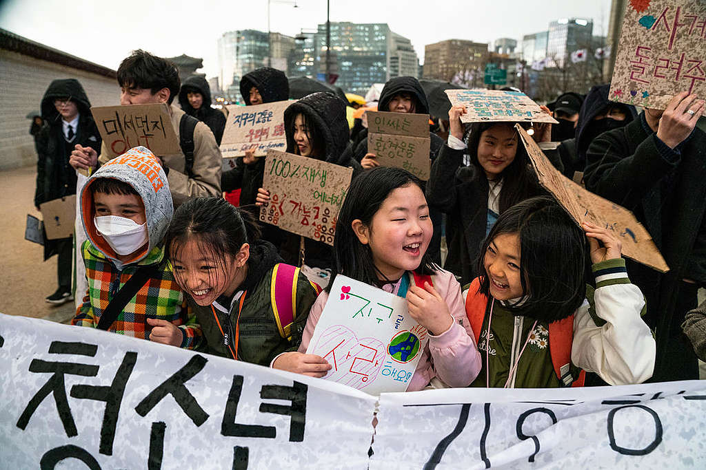 Fridays for Future Student Demonstration in Korea. © Ashley Crowther Fridays for Future Student Demonstration in Korea. © Ashley Crowther