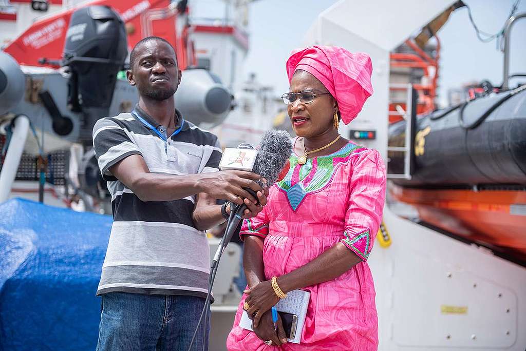 Fish Processor Women on MY Arctic Sunrise in Dakar. © Pape Diatta Sarr / Greenpeace