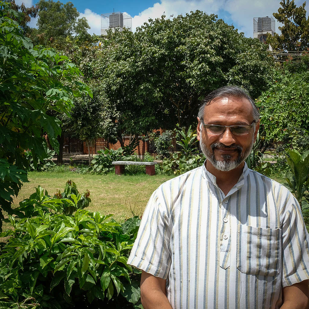 Resident of 100 Percent Zero Waste Community in Bengaluru. © Arjun Swaminathan / Greenpeace