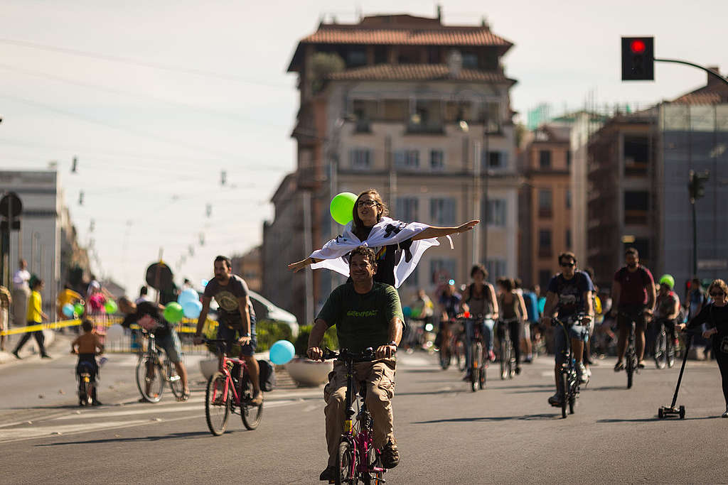 'Act for Arctic' Ice Ride in Italy. © Lorenzo Moscia / Greenpeace Cycling in Italy. © Lorenzo Moscia / Greenpeace