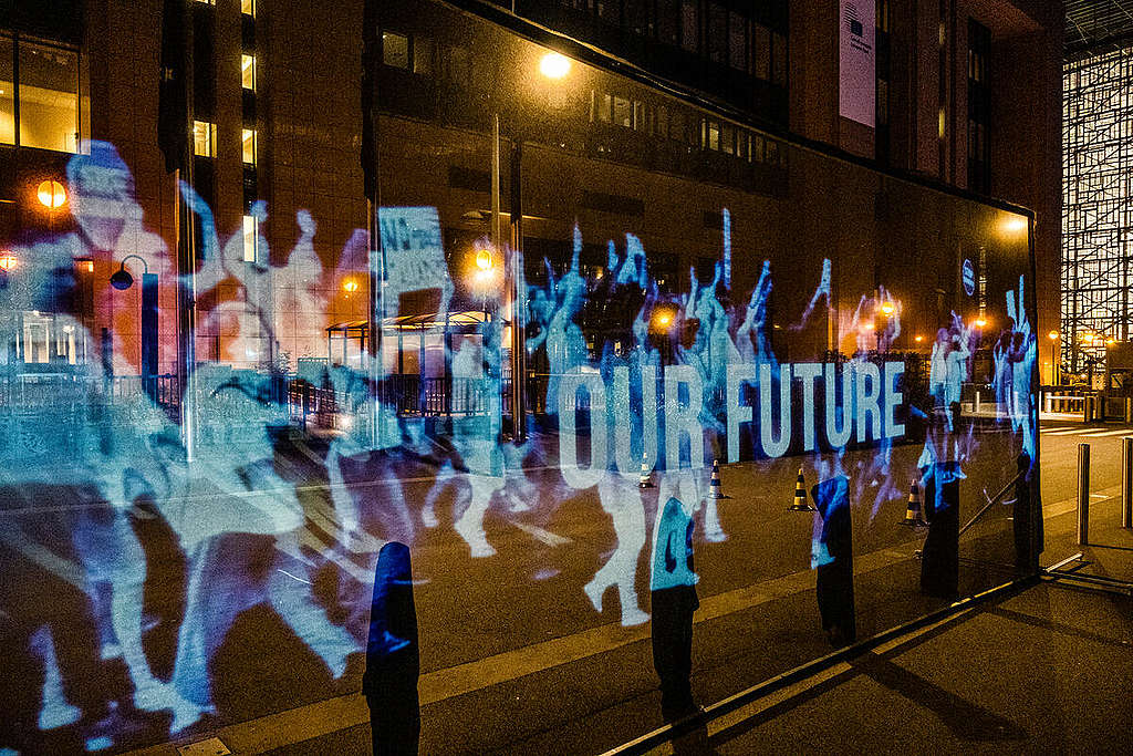 Hologram Projection at European Council Summit in Brussels. © Tim Dirven / Greenpeace