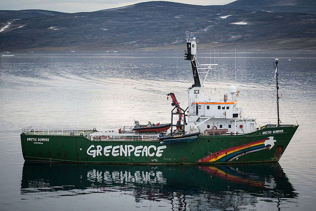 Arctic Sunrise Anchored at Clyde River. © Greenpeace Arctic Sunrise Anchored at Clyde River. © Greenpeace