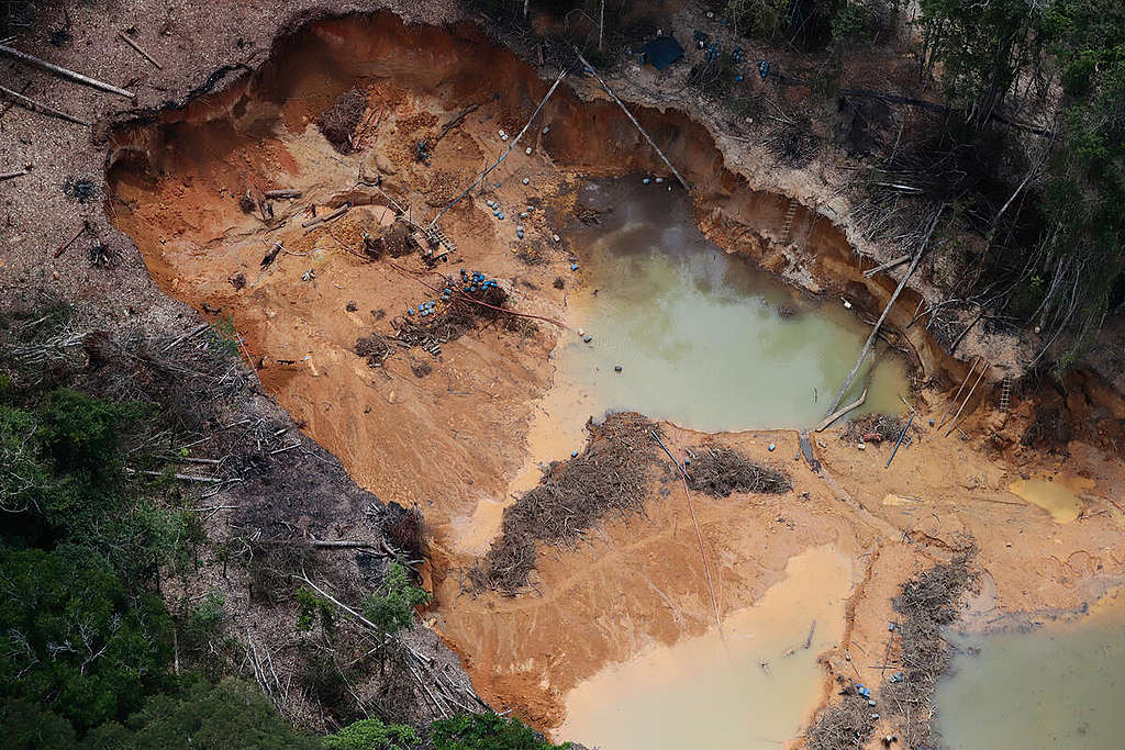 Mining in the Yanomami Indigenous Land in Brazil. © Chico Batata / Greenpeace Mining in the Yanomami Indigenous Land in Brazil. © Chico Batata / Greenpeace